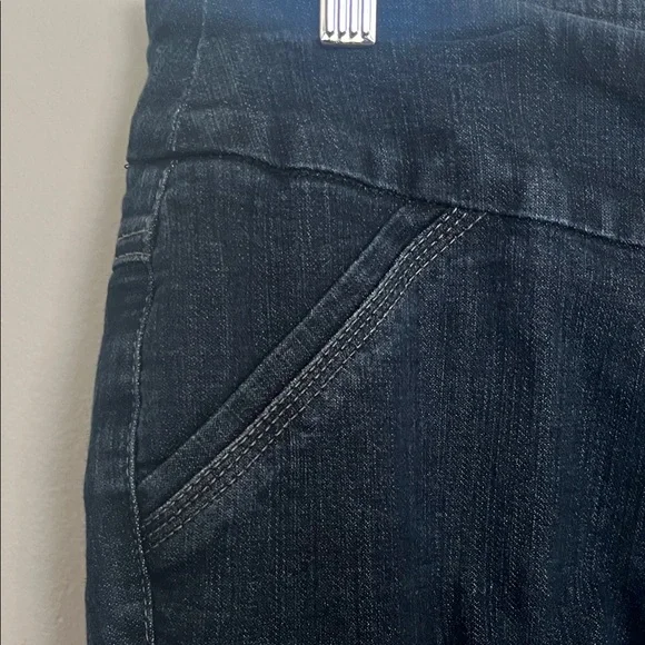 Westbound Women's Short Slim Jeans - Picture 4 of 6